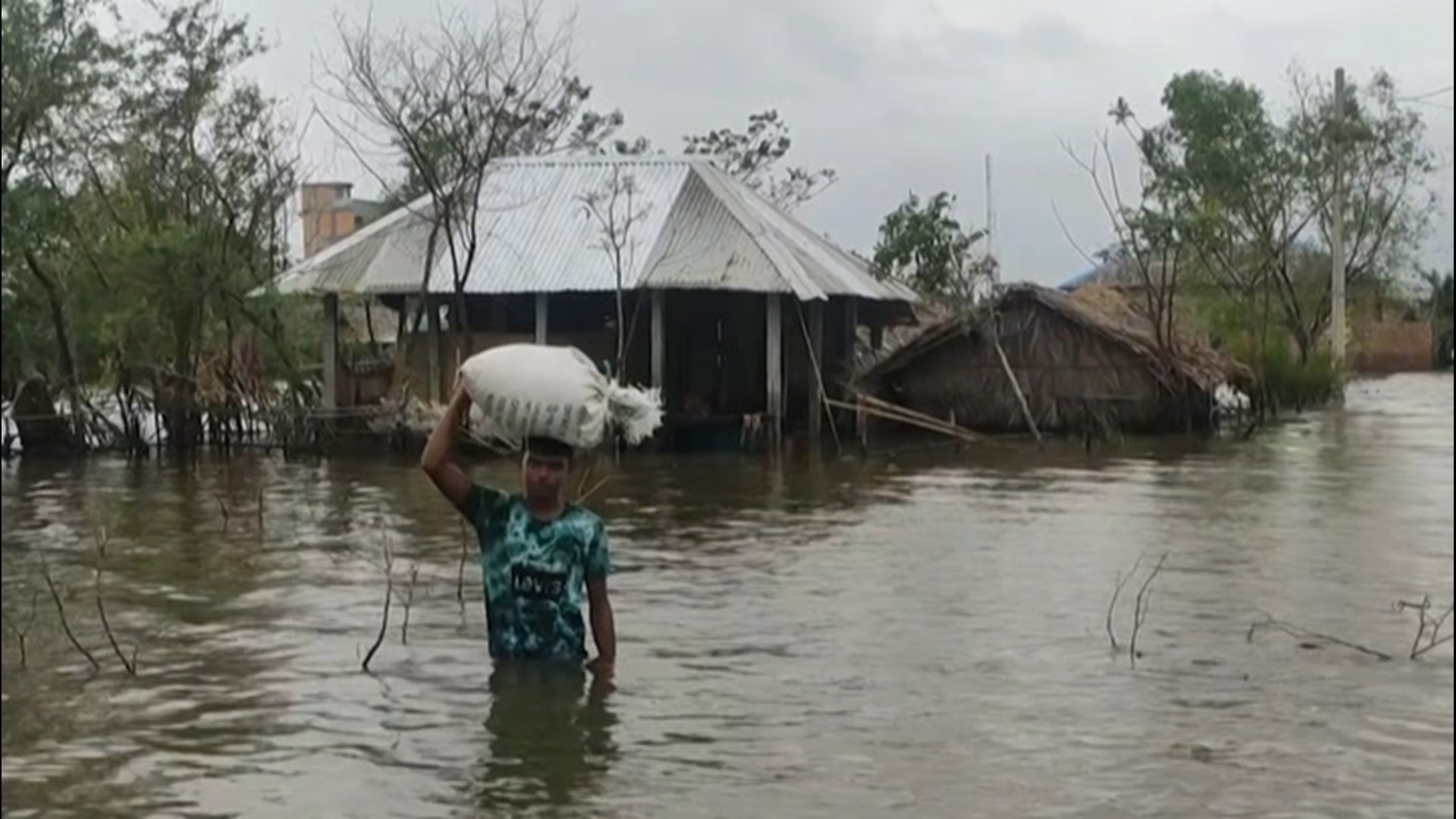 A week after Cyclone Amphan struck Bangladesh and India, hundreds of thousands of people remain homeless due to lingering coastal flooding on May 28.
