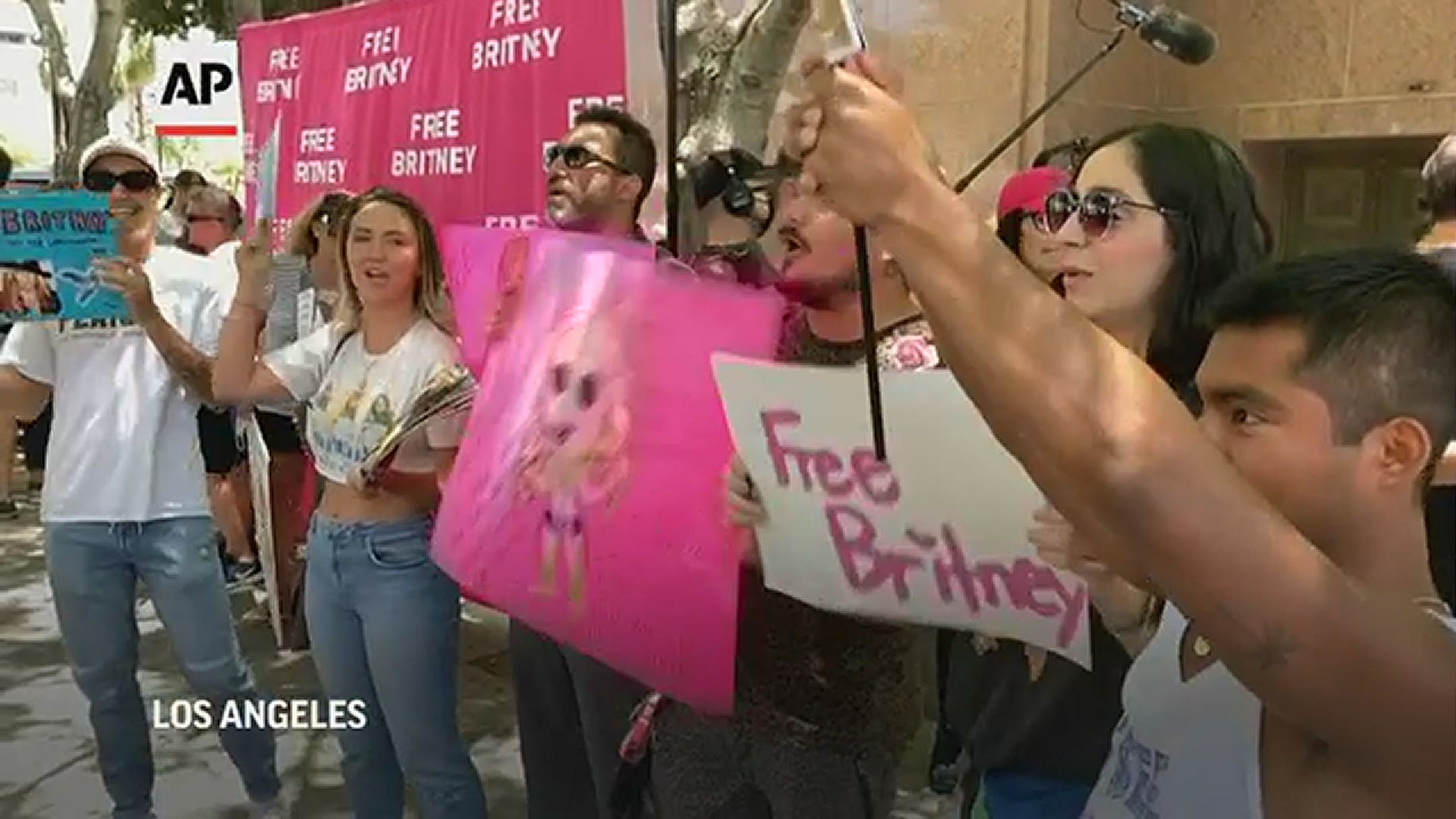 Spears' fans support outside | kiiitv.com