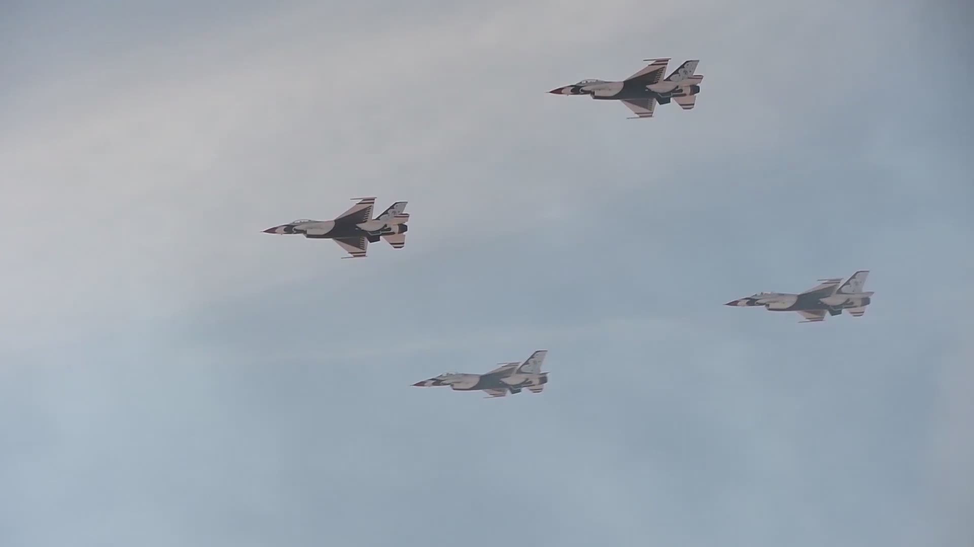 Thunderbirds perform Super Bowl flyover > Air Force > Article Display