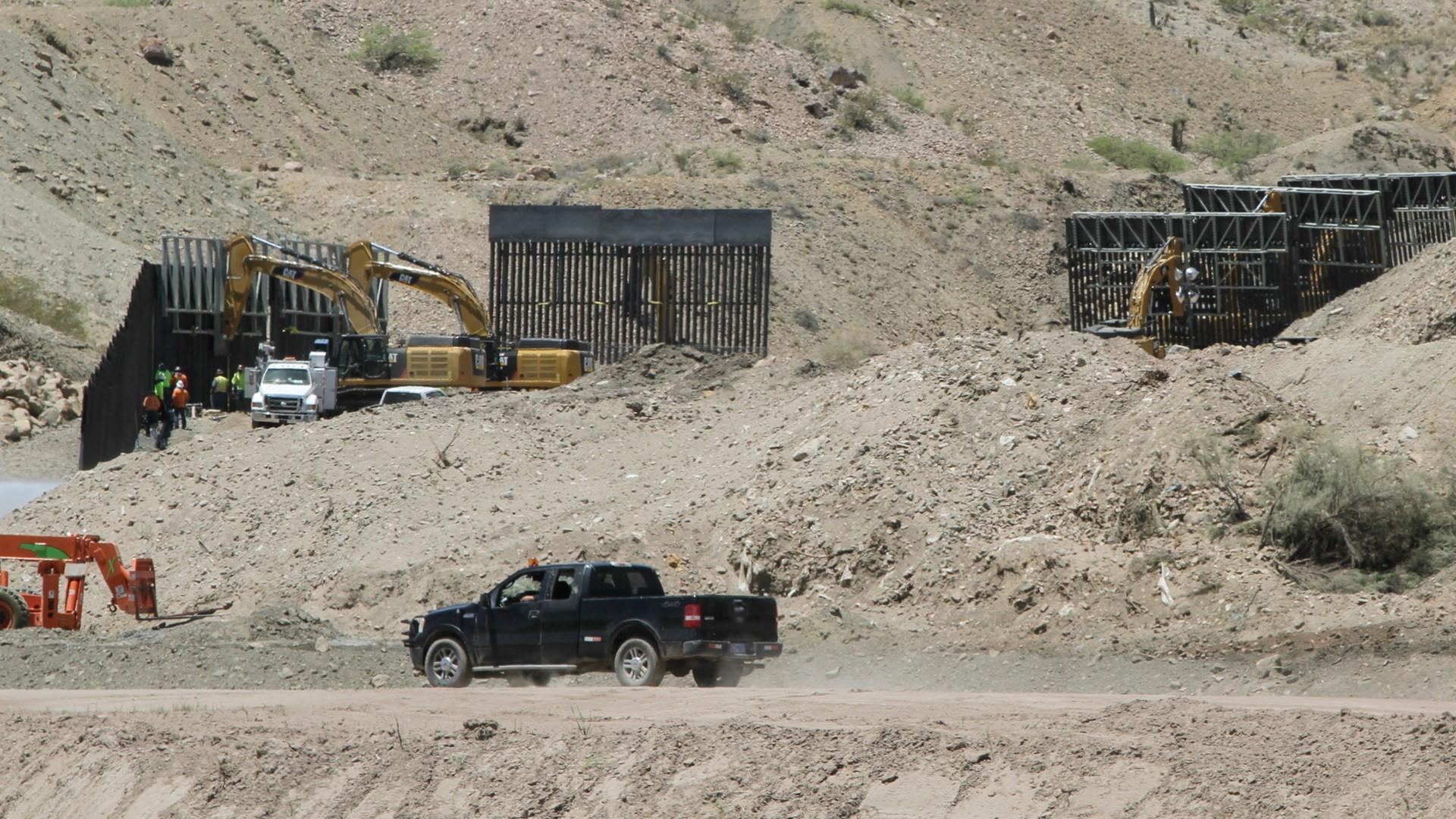 Privately Funded Border Wall Segment Goes Up In El Paso Area Kiiitv