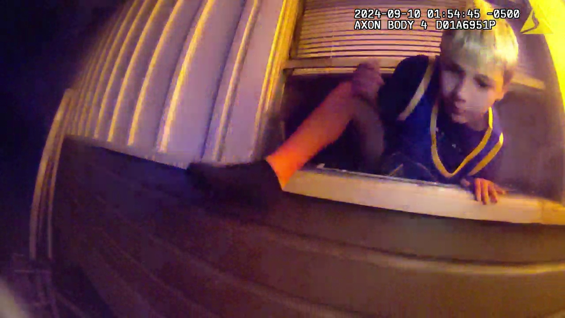 Two children saved from house fire by Vidor Police officers