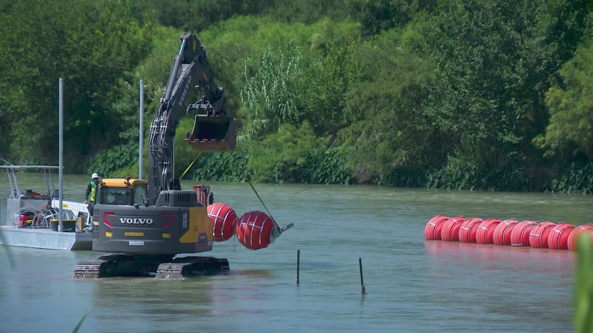 Our KENS5 team got a behind the scenes look at the marine barrier as Governor Greg Abbott continues to receive backlash over the floating border wall.