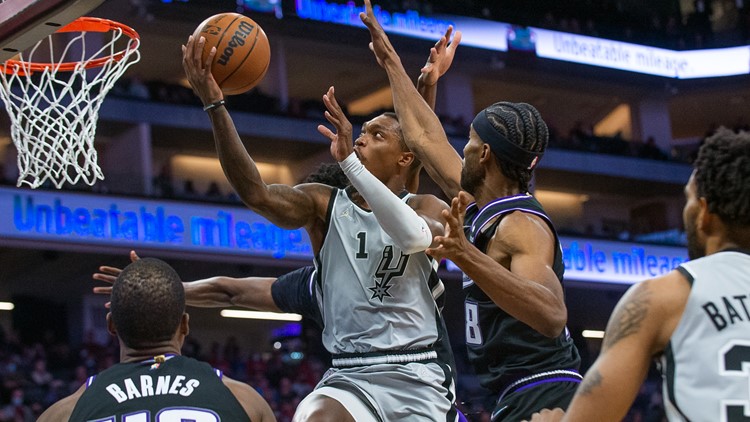 FINAL: Spurs fall to shorthanded Kings 121-114