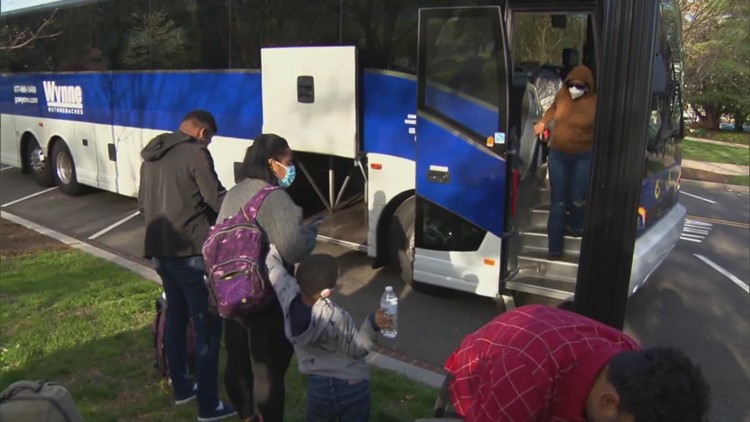 'Stop attacking Texas' | Feud brewing between Gov. Abbott and Washington DC mayor on busing migrants to nation's capital