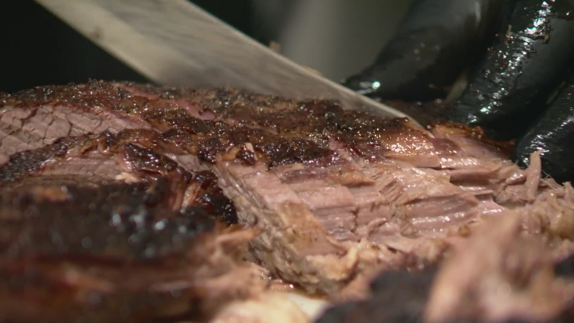 Food vendors are going all out for the San Antonio Stock Show & Rodeo's 75th anniversary. KENS 5 tried some fan favorites.