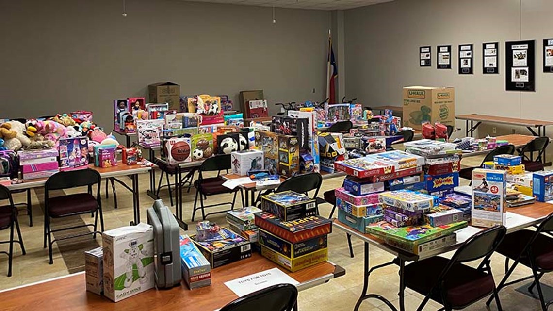 Gallery Furniture donates one ton of clothing to local non-profit - Vimarsana News