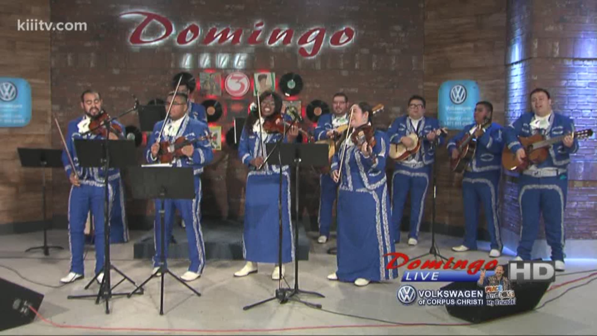 Mariachi De La Isla performing "El Mariachi Loco" on Domingo Live.