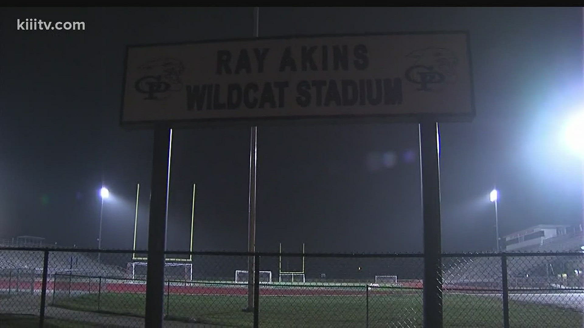 The Wildcats were 208-51-7 in 23 seasons under Akins, winning a state-record 12 consecutive district championships and advancing to the Class 3A state final in 1971.