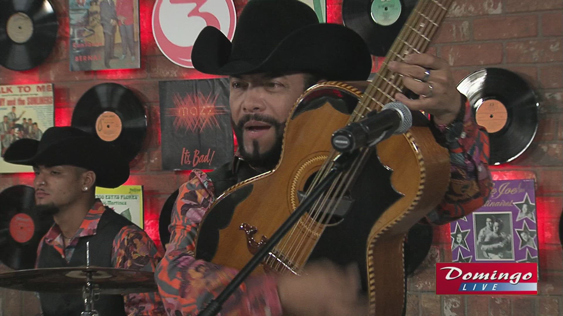 Michael Salgado joined us on Domingo Live to perform his song "Tormento Ingrato."
