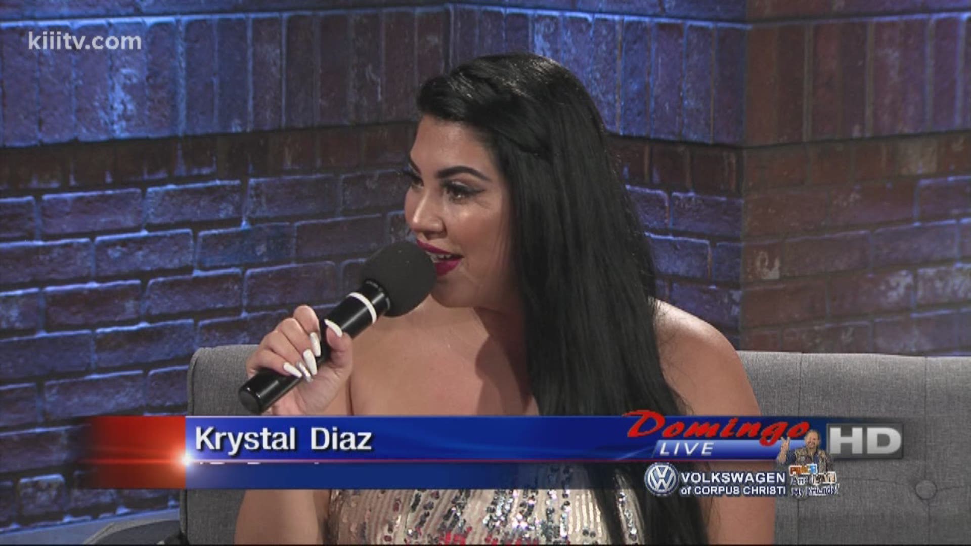 Barbi Leo interviewing Krystal Diaz, from San Antonio, on Domingo Live!