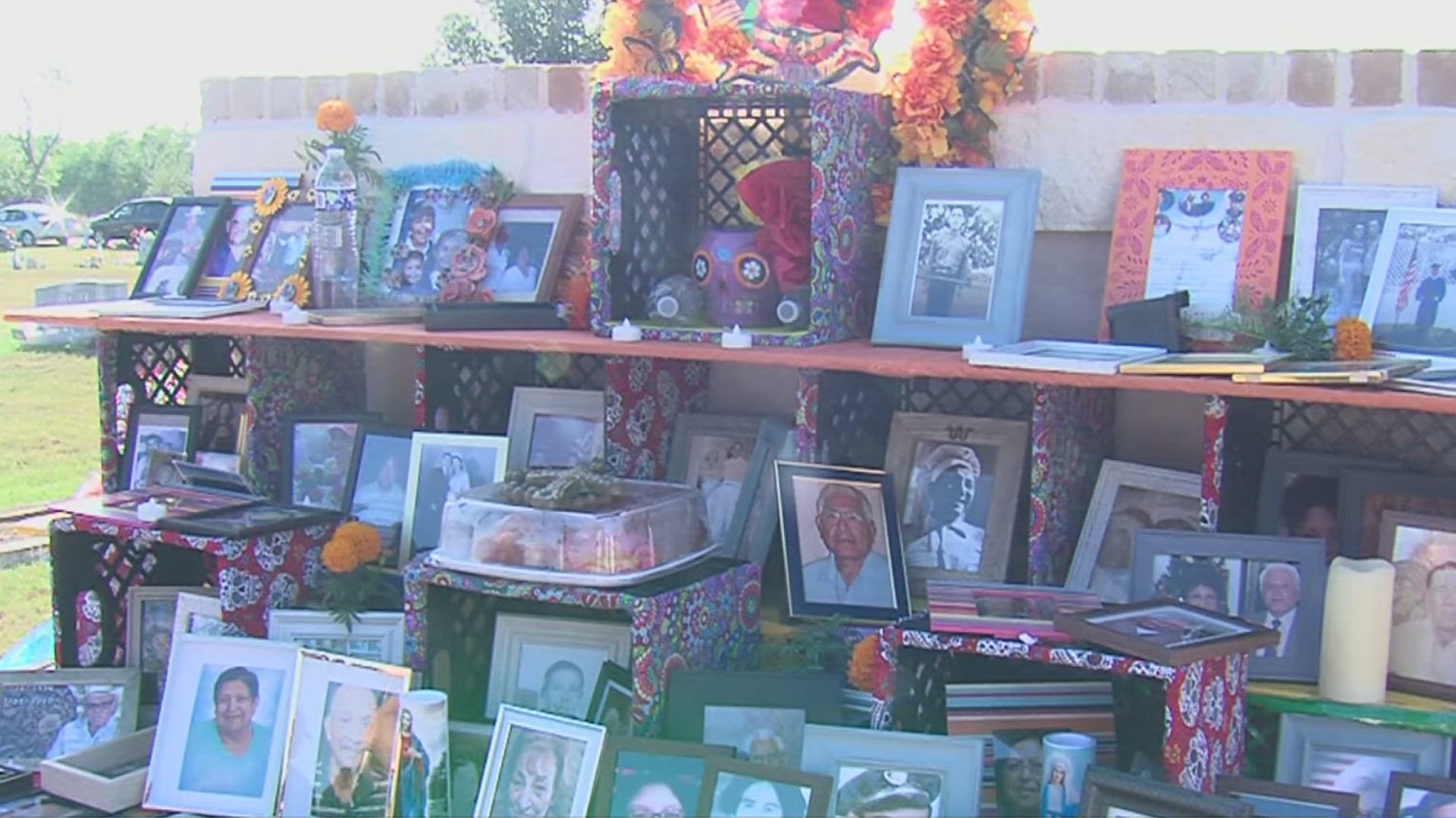 The Santa Gertrudis Memorial Cemetery asked the community to bring photos and belongings to remember loved ones together.