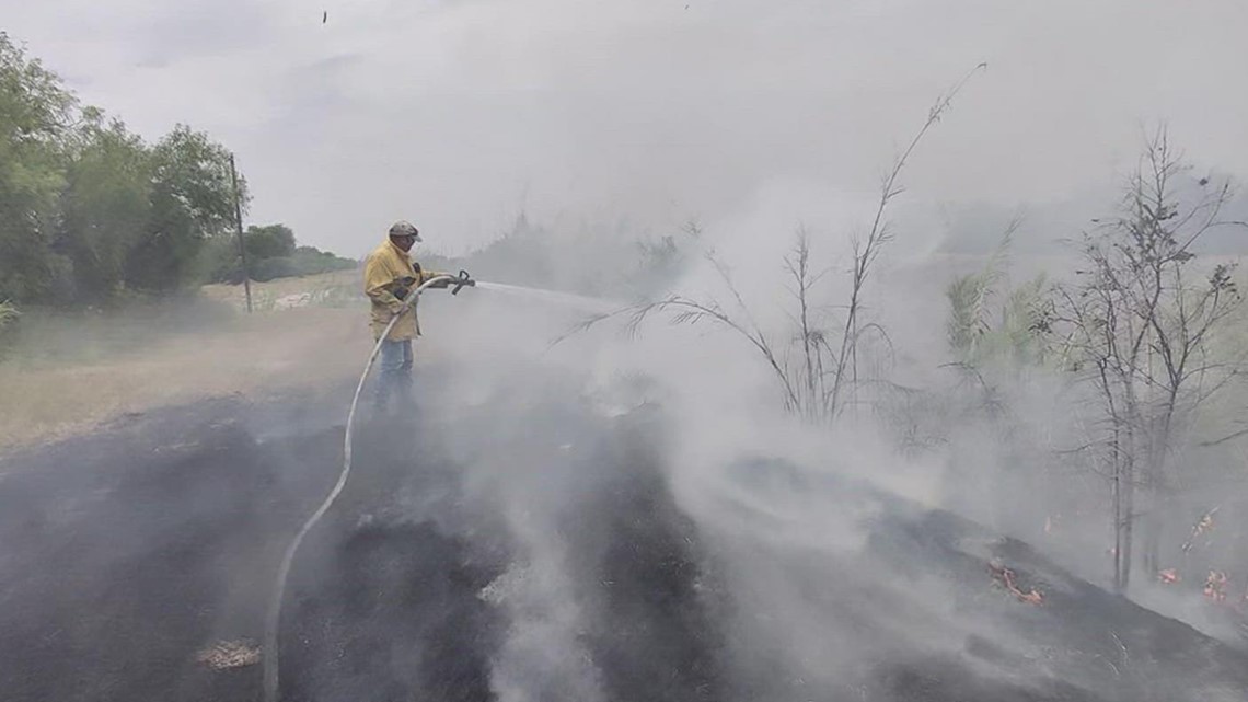 Sinton, Odem Fire Departments respond to 2 grass fires