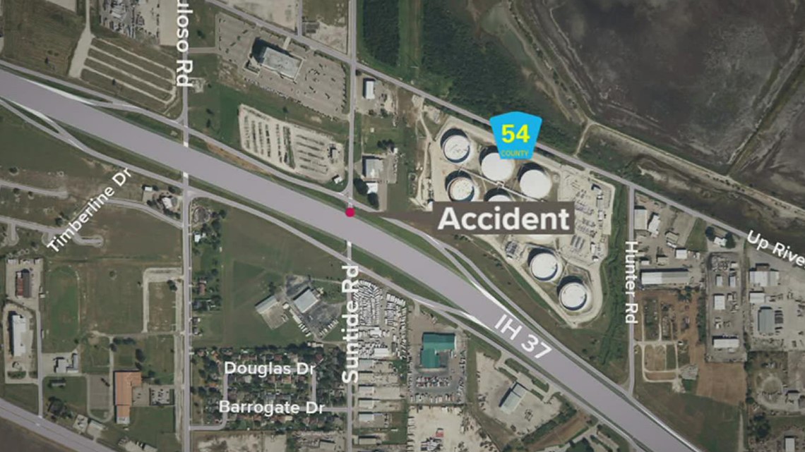 One man dead after late night Sunday crash off I-37 - Vimarsana News