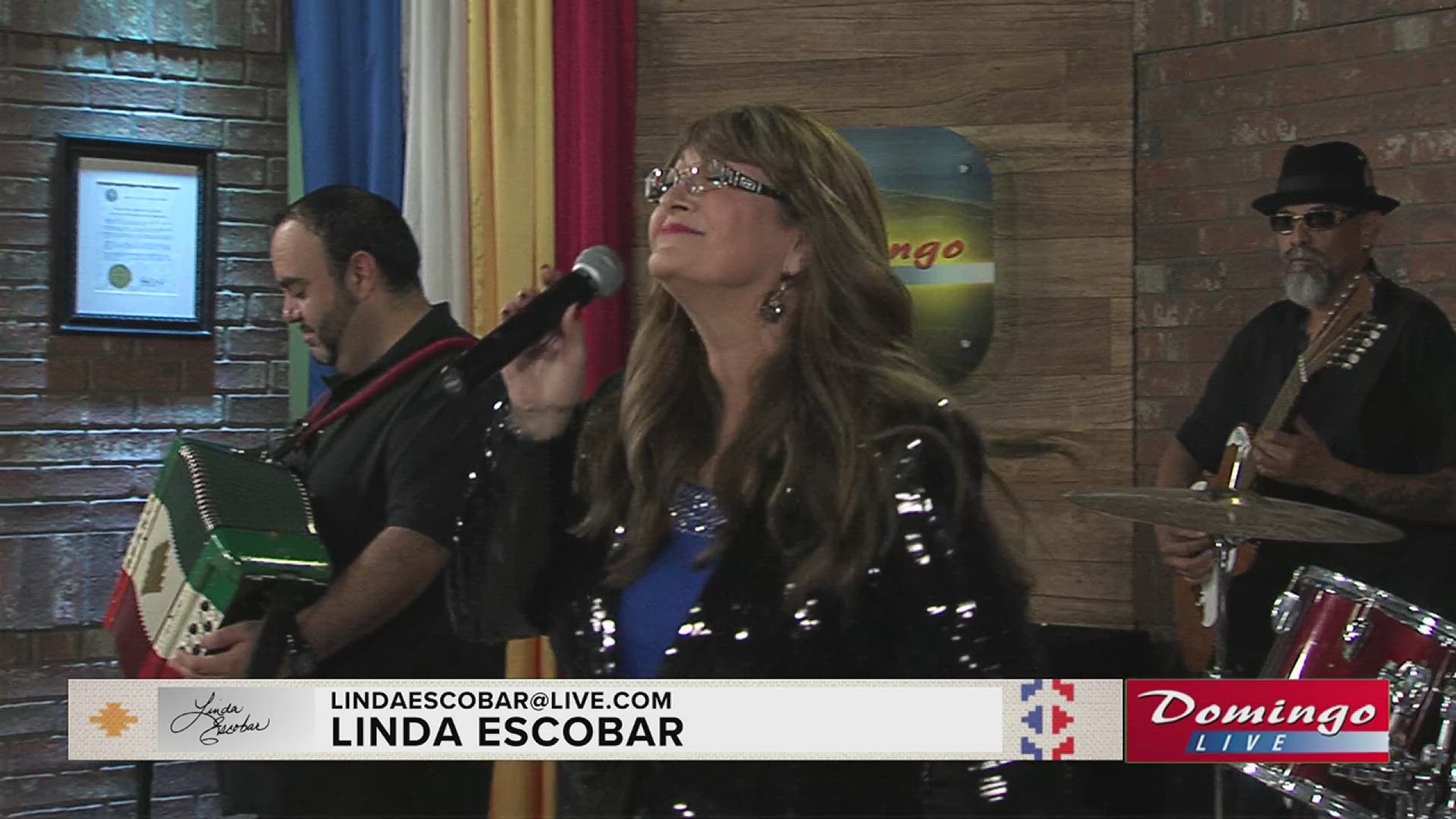 Linda Escobar joined us on Domingo live to perform her song "Stonewall Jackson."