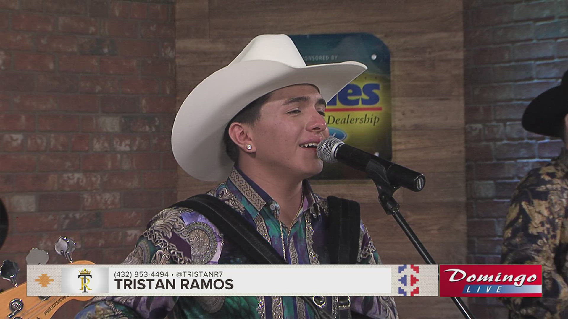 Tristan Ramos joined us on Domingo Live to perform his song "Una Calle."