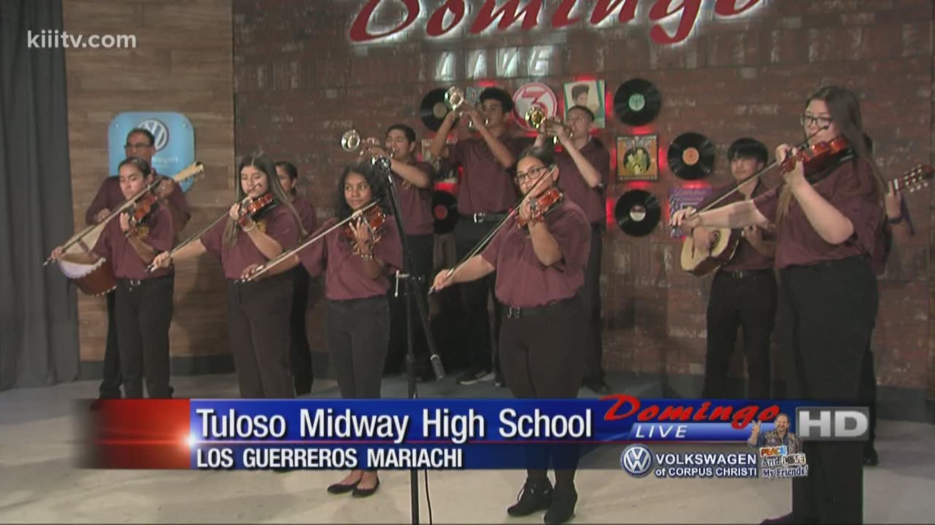 Tuloso Midway High School Mariachi performing "El Garabato" on Domingo Live.