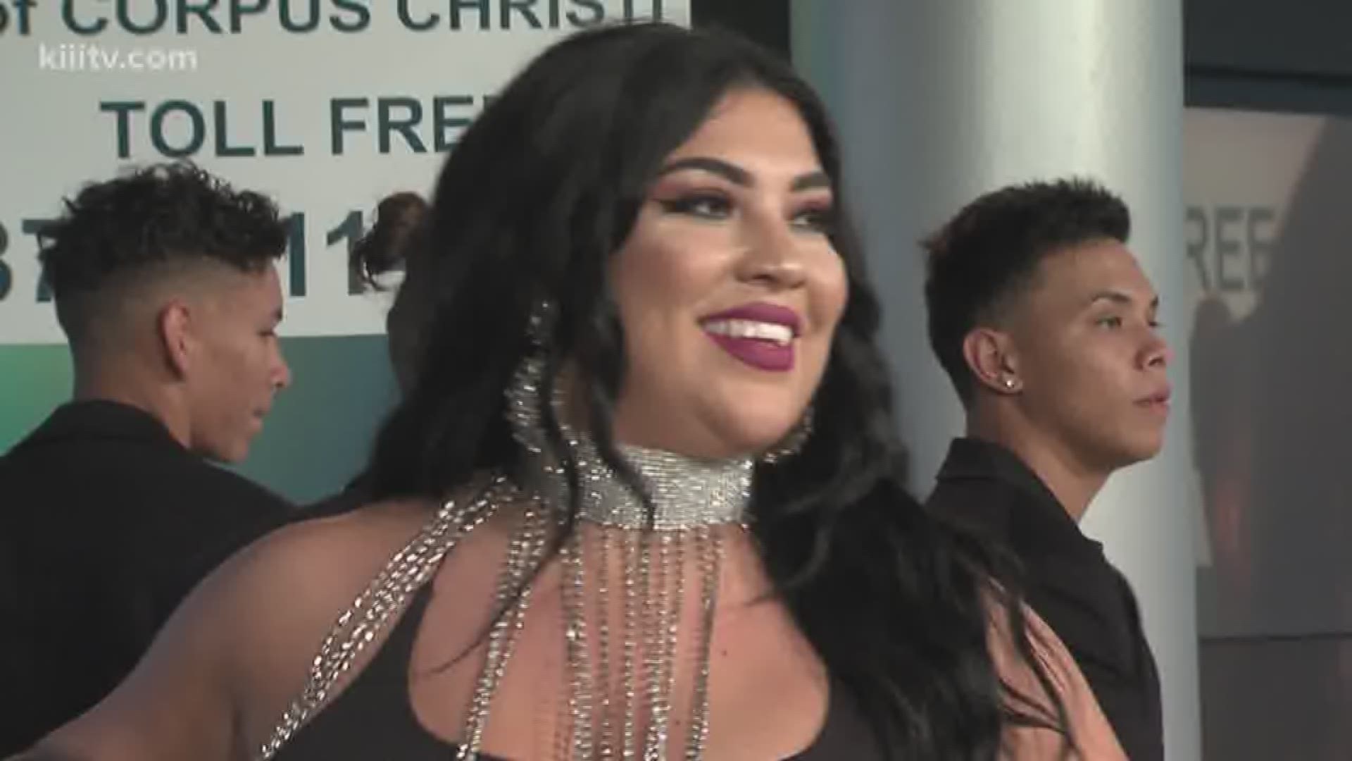 Krystal Diaz Performing "Suavicito" on Domingo Live!