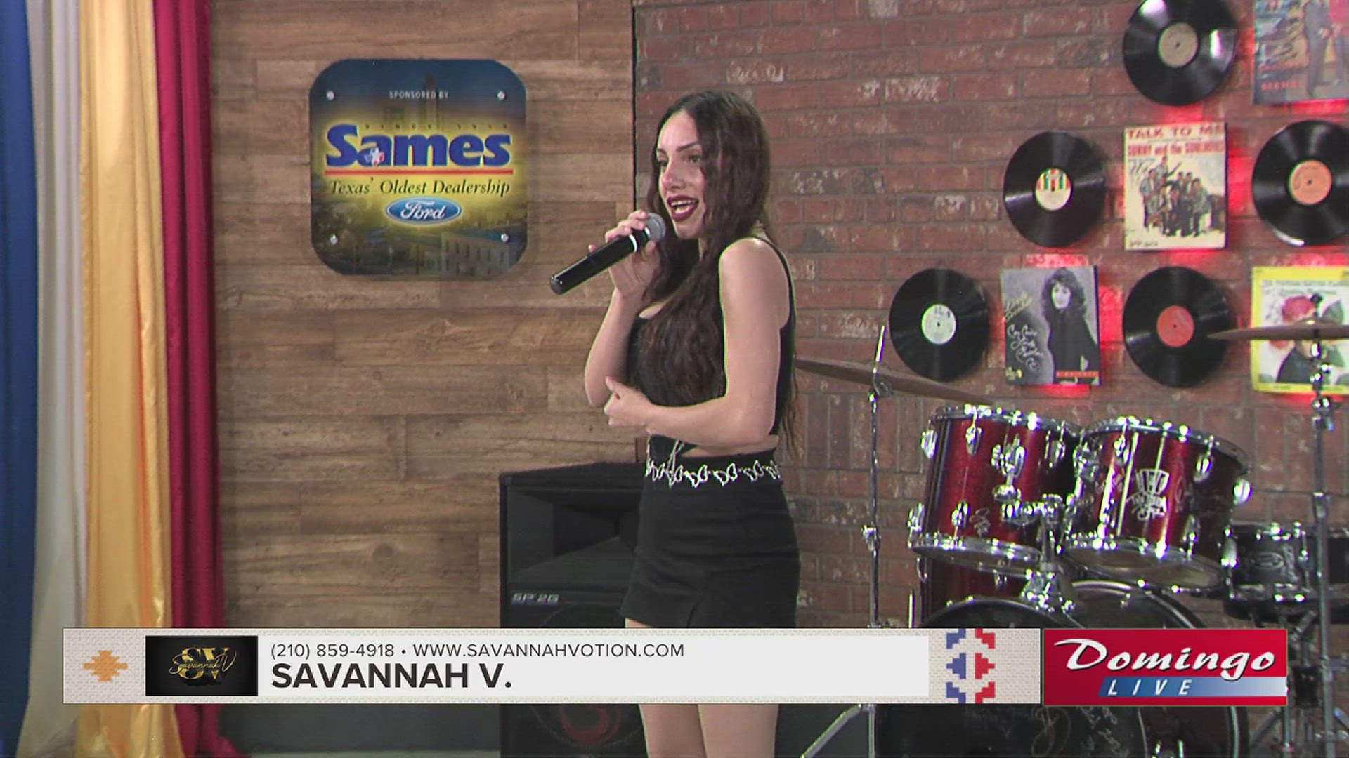 Savannah V. joined us on Domingo Live to perform her song "Enamorada."