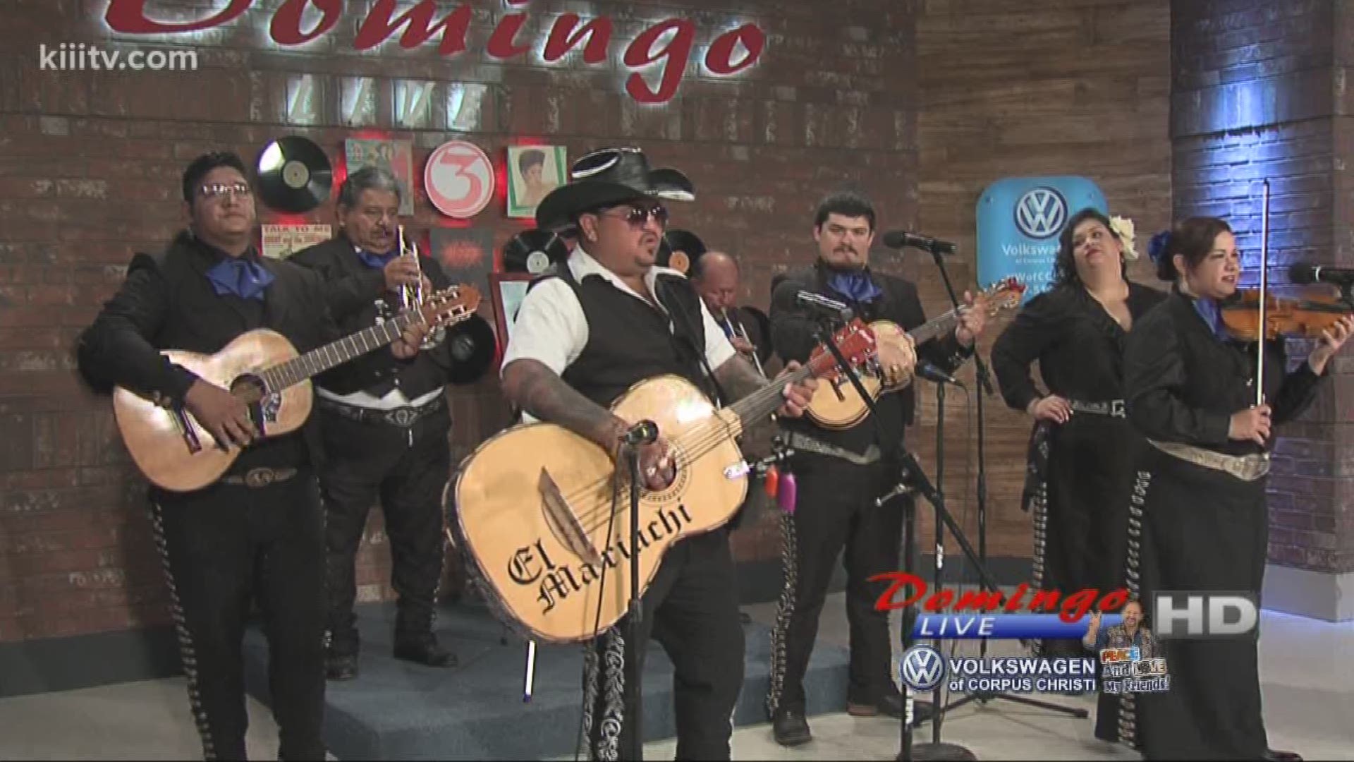 Los Mariachis CC performing "Mi Tesoro" on Domingo Live!