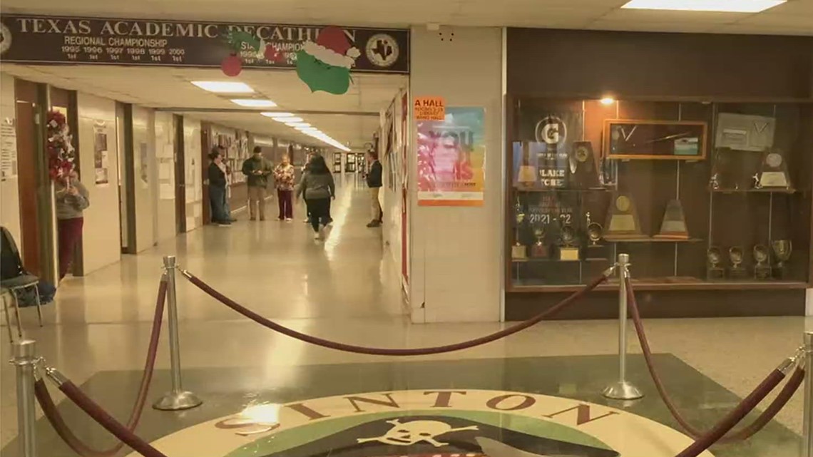 Parents pull kids out of school as power outage affects Sinton HS