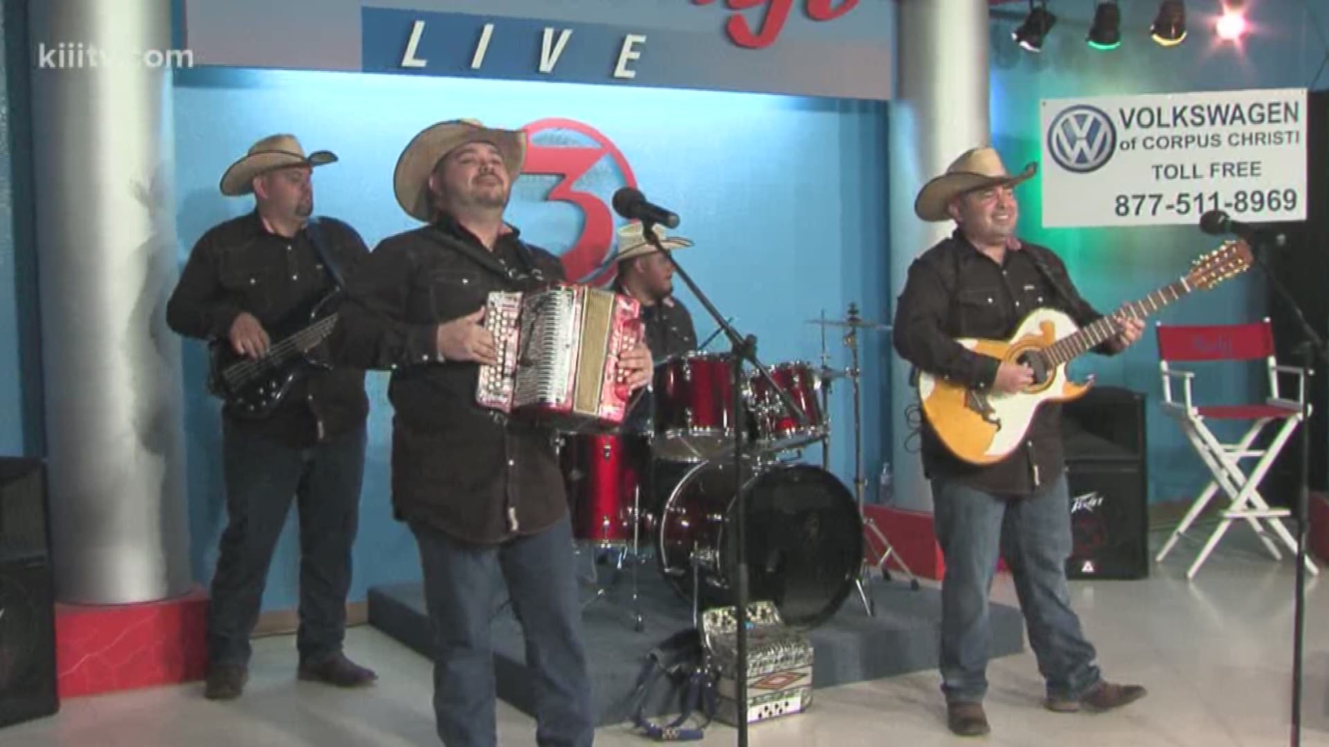 This Tejano Band based out of Brownsville, Texas, perform "Fue Tu Error" on Domingo Live.