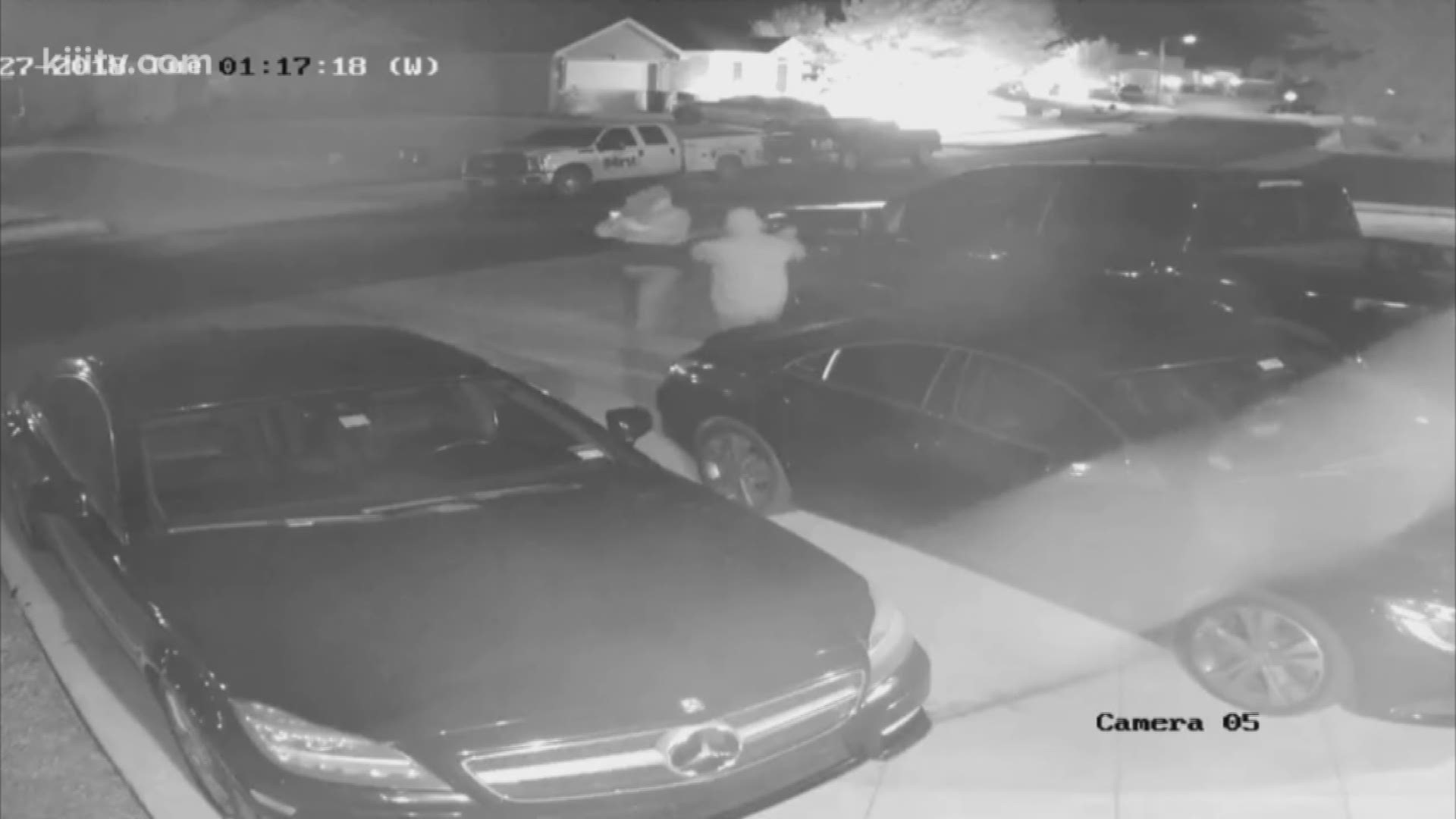 Video shows cars being damaged by acid | kiiitv.com