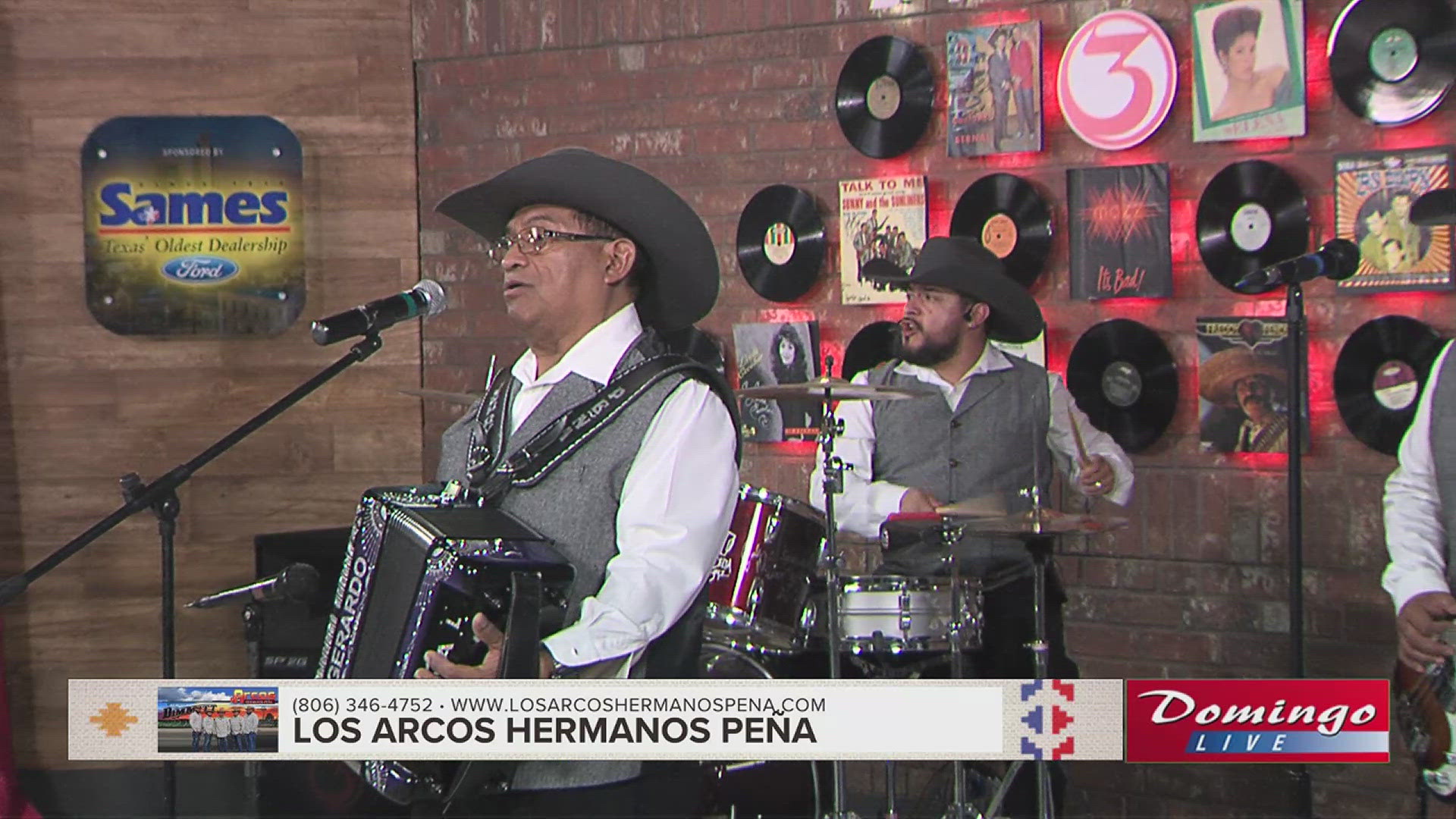 Los Arcos Hermanos Peña joined us on Domingo Live to perform their song "Rueditas de Amor."