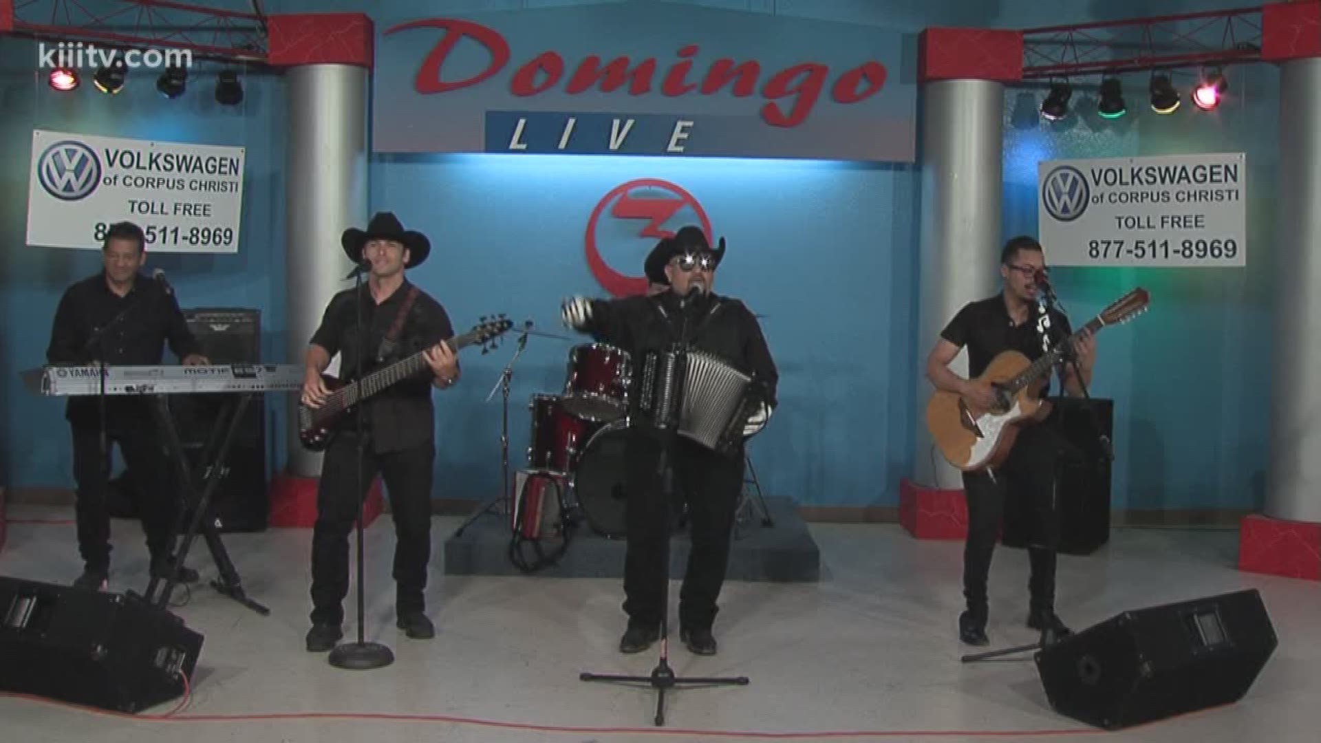 Sunny Sauceda Performing "Todo Tu Carino" on Domingo Live!