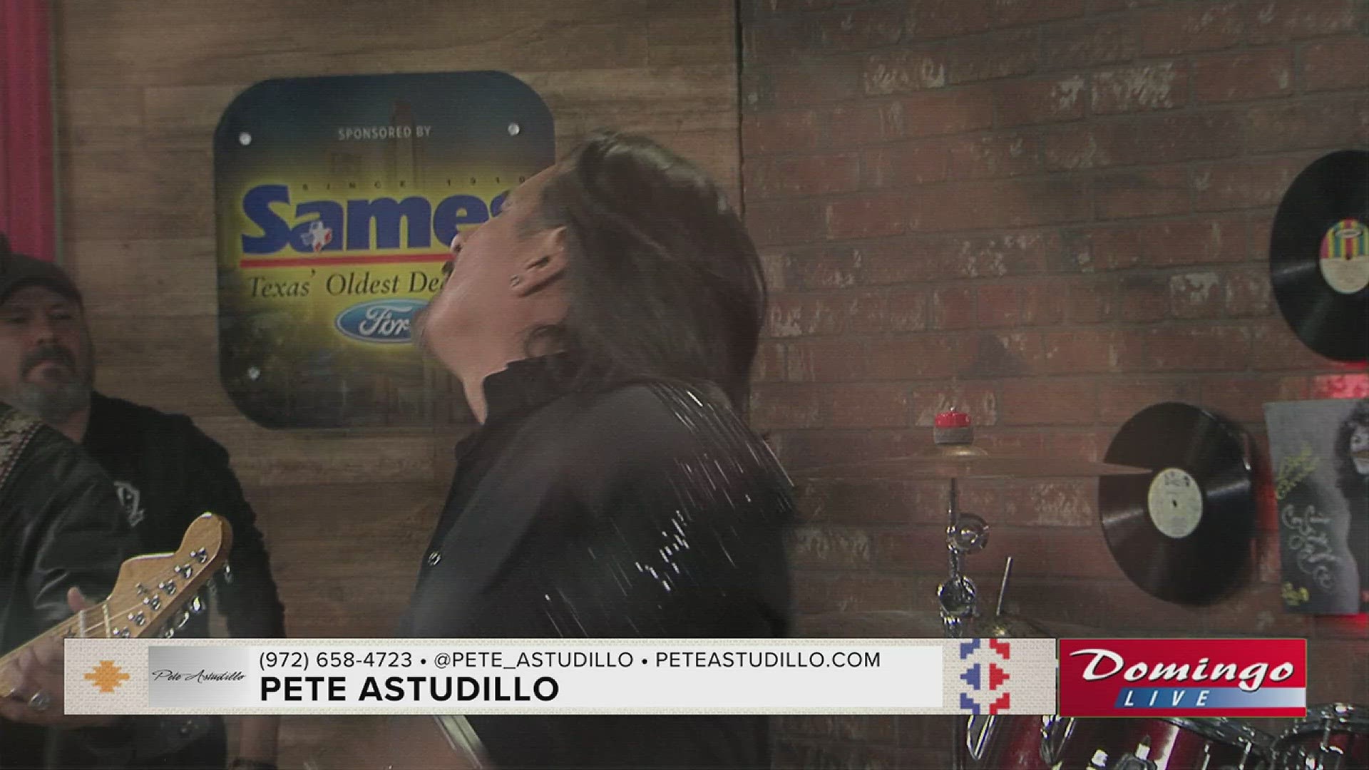 Pete Astudillo joined us on Domingo Live to perform his cover of Luis Miguel's  "Un Hombre Busca Una Mujer."