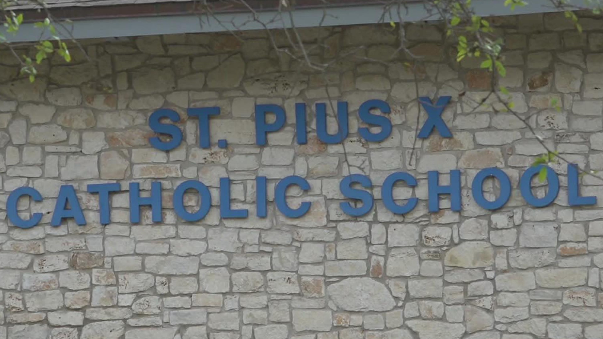 School Student Full X Videos - St. Pius X annual golf tournament | kiiitv.com