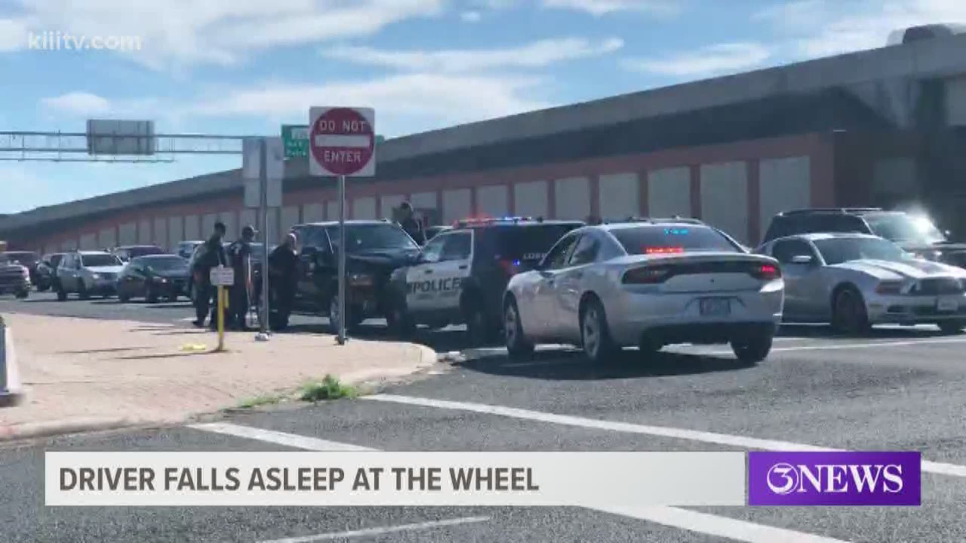 Driver falls asleep at the wheel, causes traffic jam at Staples, SPID