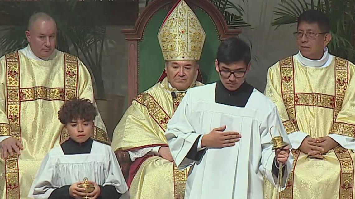 Hundreds gather for installation of Bishop Mario Avilés at Most Precious Blood Church