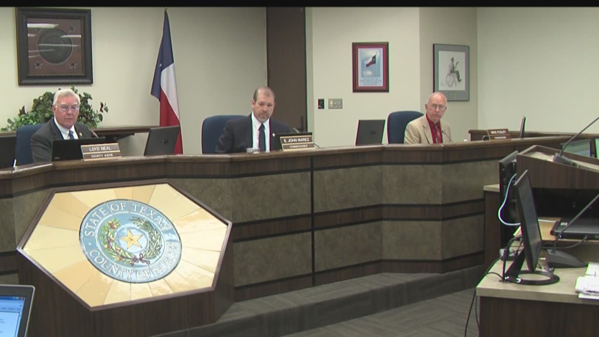 Nueces County Commissioner approve a salary raise for Court Reporters
