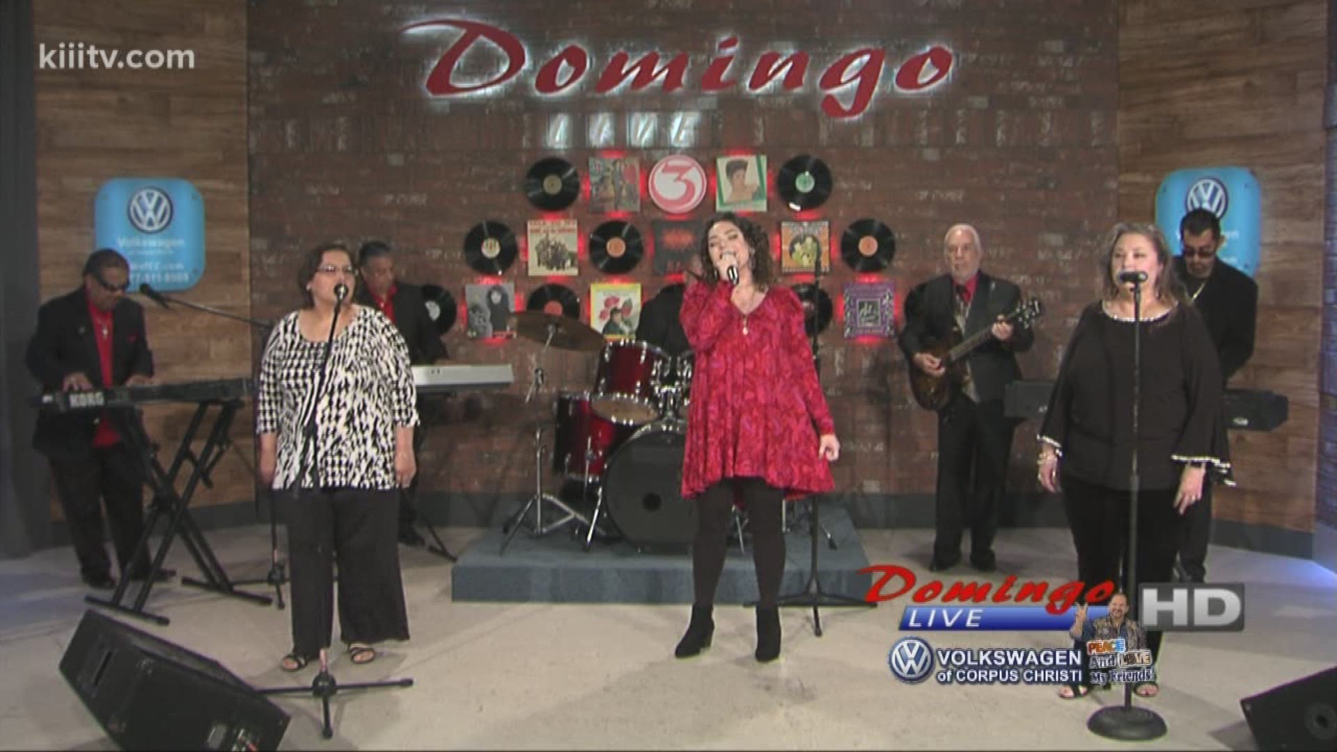 Monique Martinez performing "Mary, Did You Know" on Domingo Live.