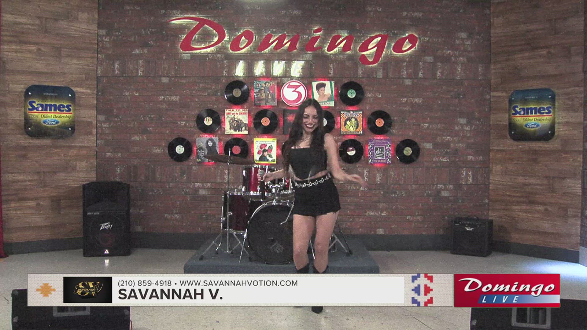 Savannah V. joined us on Domingo Live to perform her song "Como Han Pasado los Años."