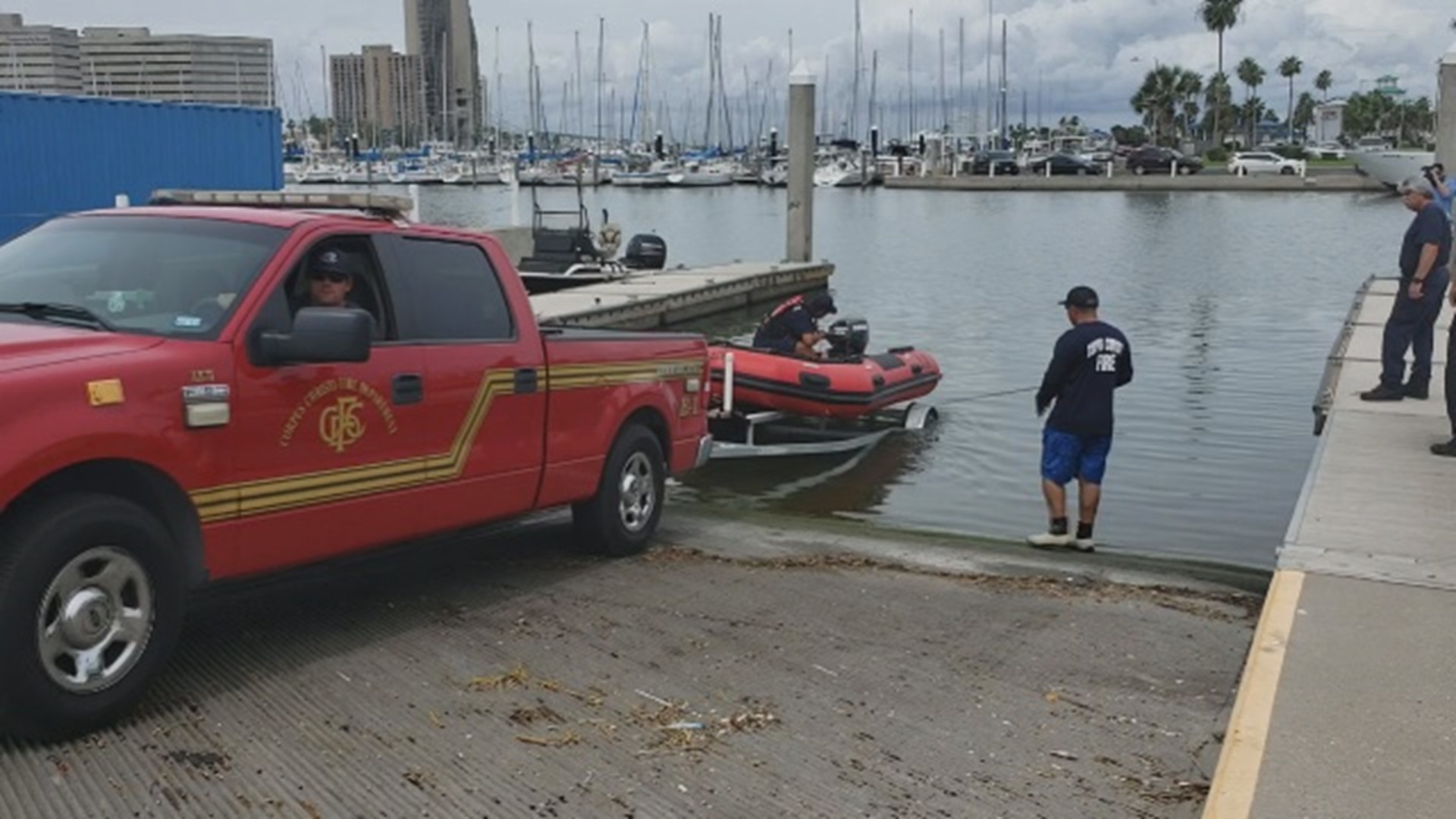 Ccfd Rescue Rig CCFD takes inflatable rescue boats to Bayfront for training | kiiitv.com