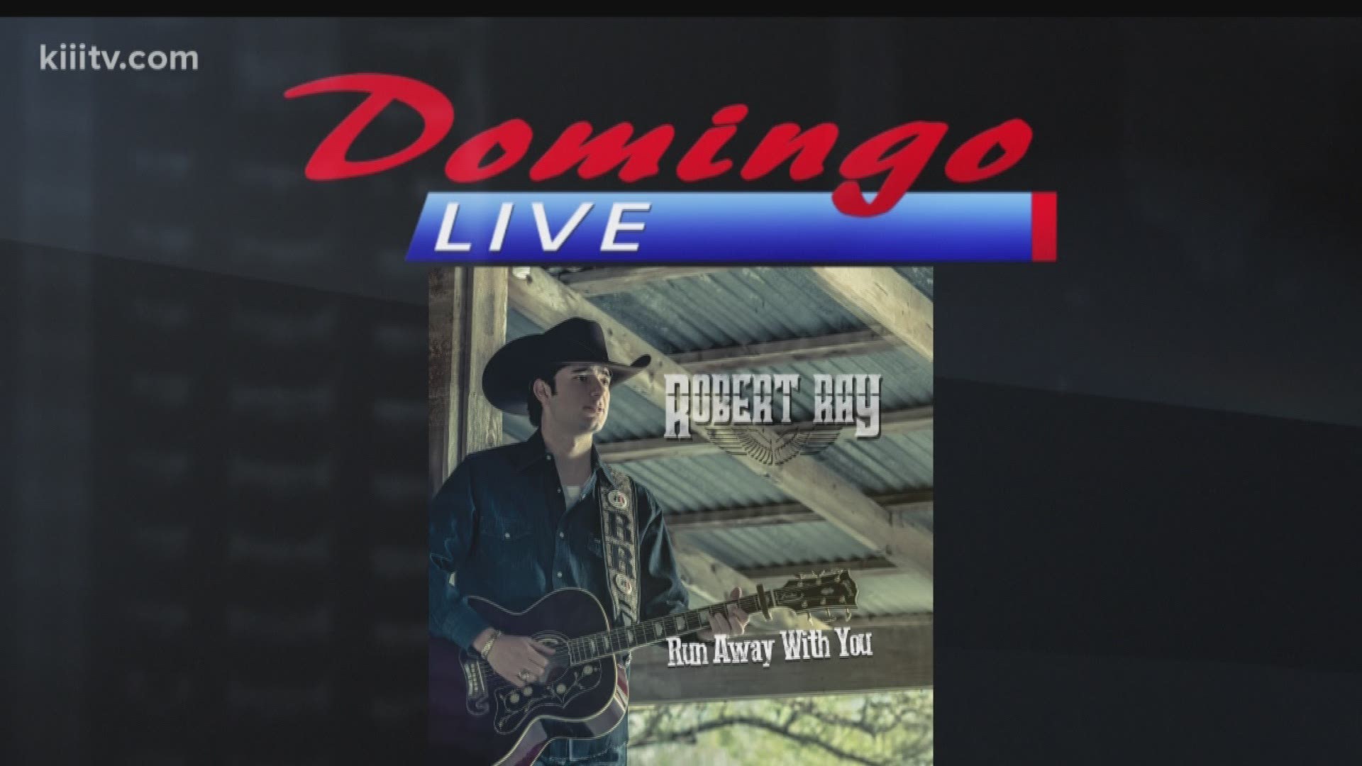 Robert Ray Performing on Domingo Live!