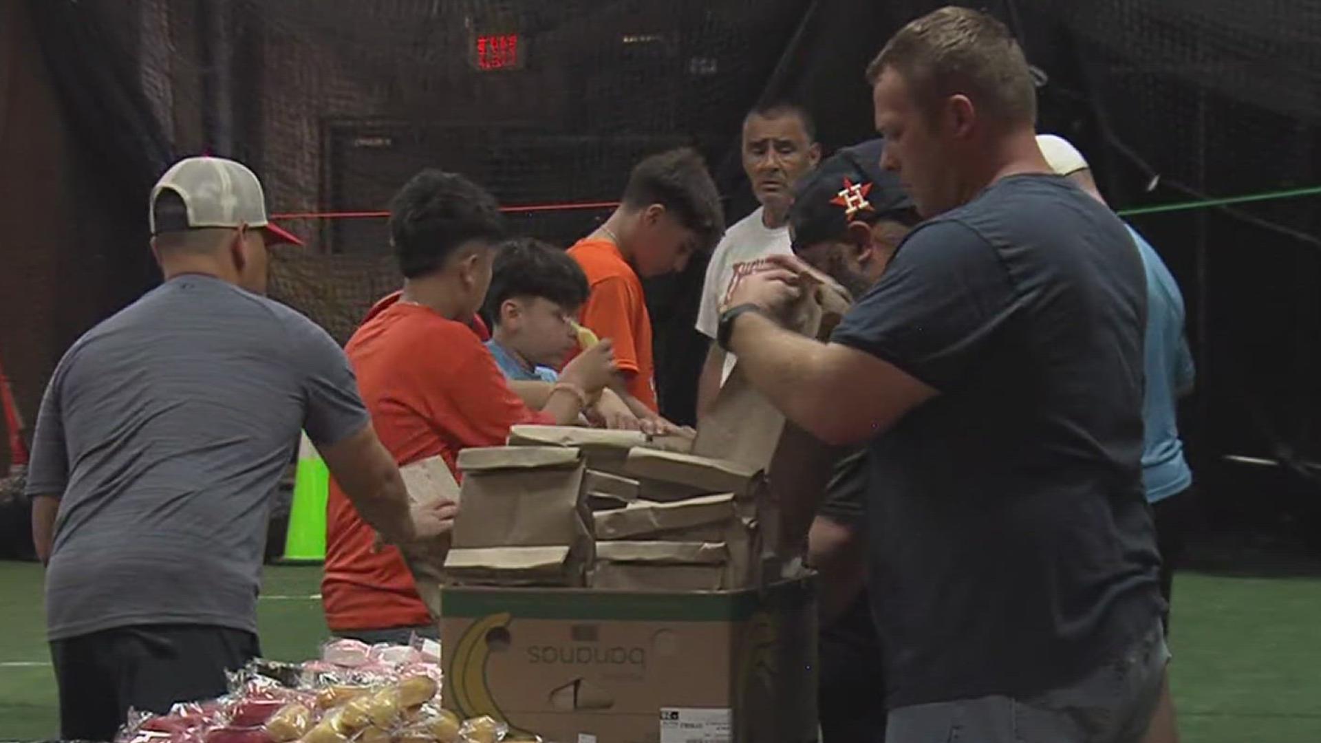 The volunteers hope to serve over 400 meals this Thanksgiving.