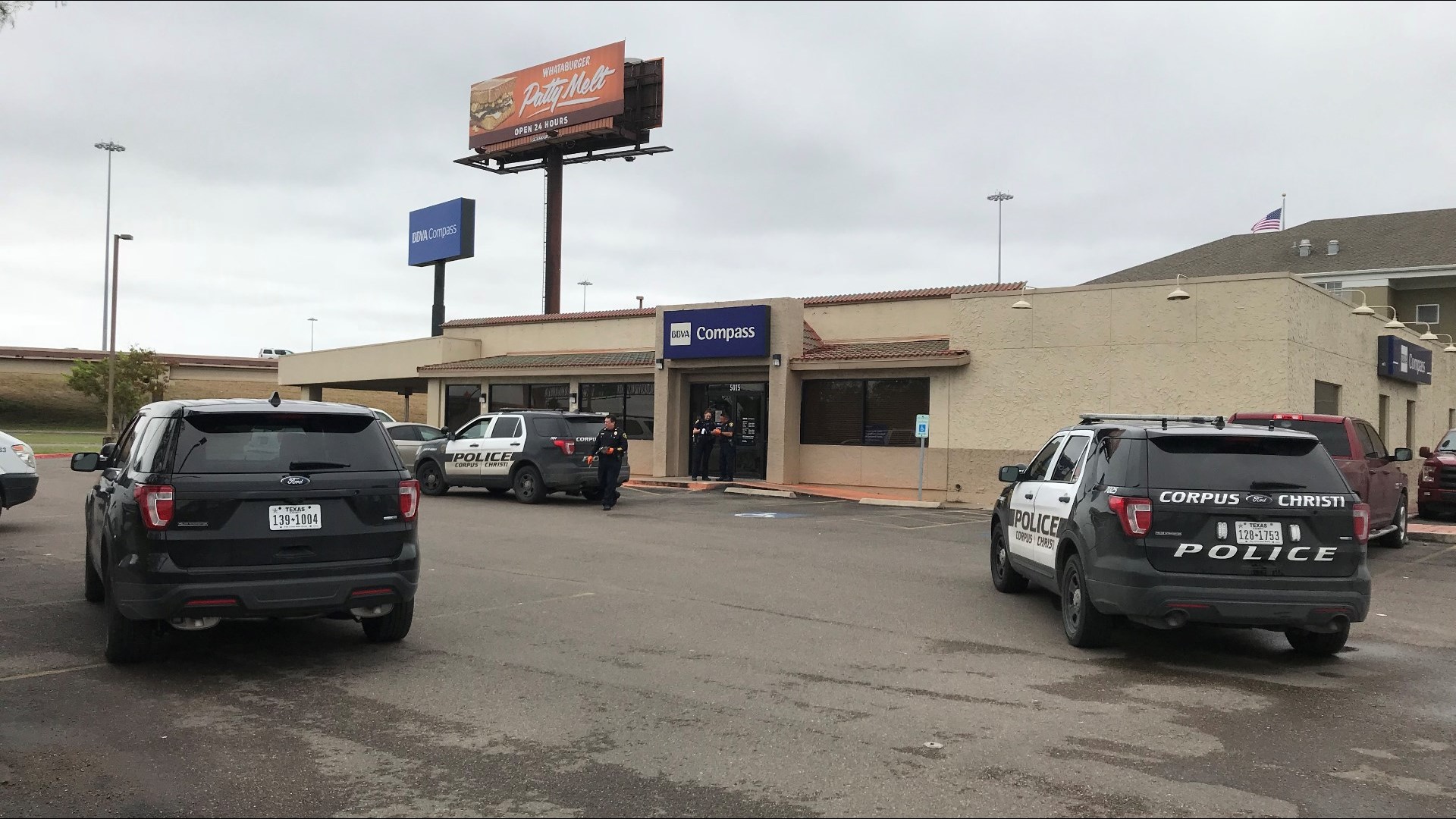 Corpus Christi police respond to bank robbery on Ayers | kiiitv.com