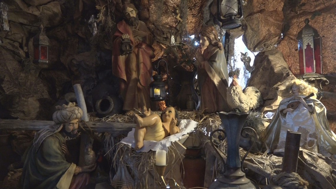 Coastal Bend family brings Nativity scene to life in living room