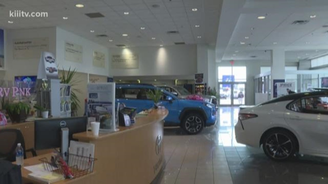 Corpus Christi car dealership helping victims in deadly crash