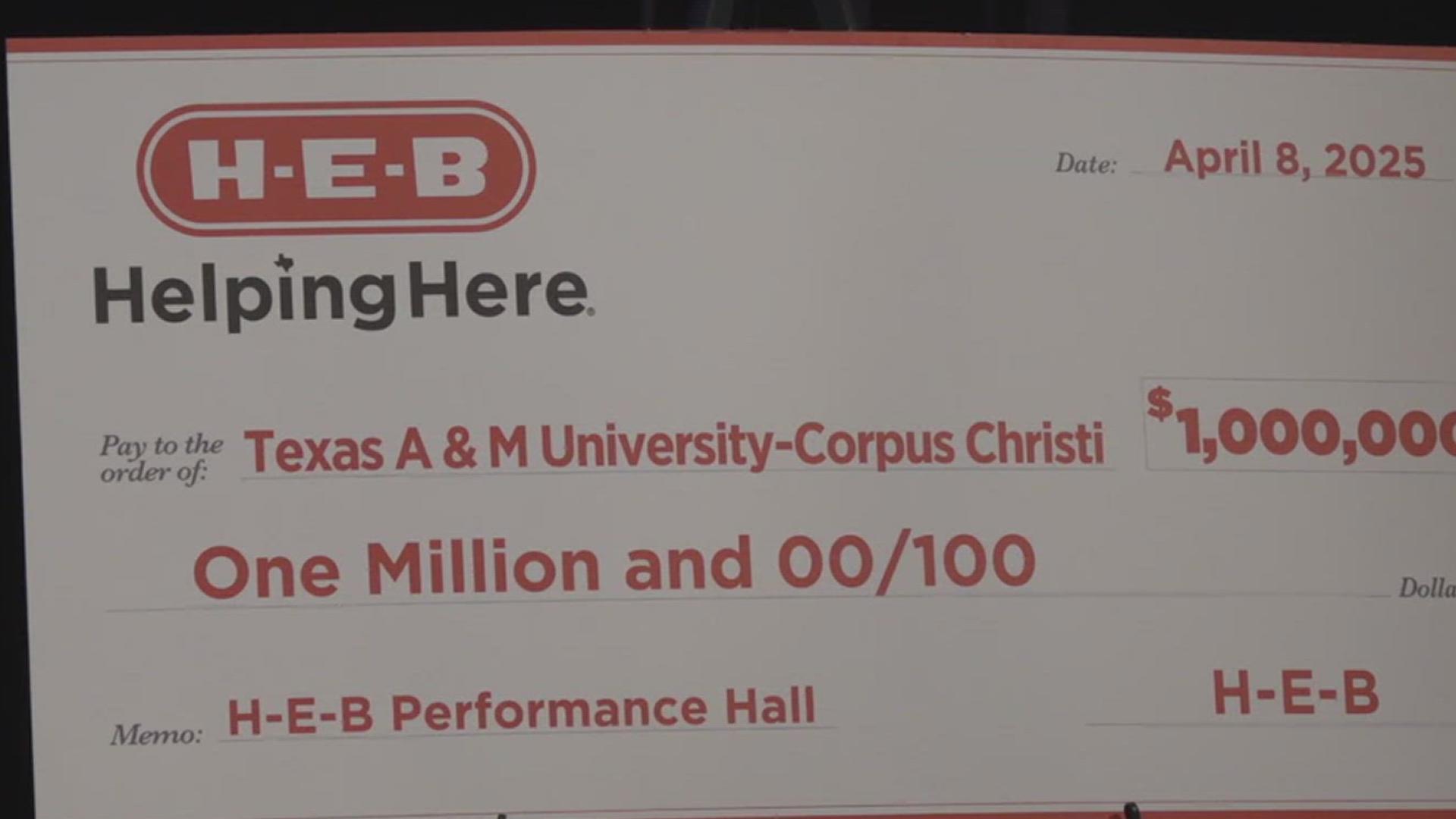 Texas' favorite grocery store is putting their big red letters up in support of Texas A&M University- Corpus Christi.
