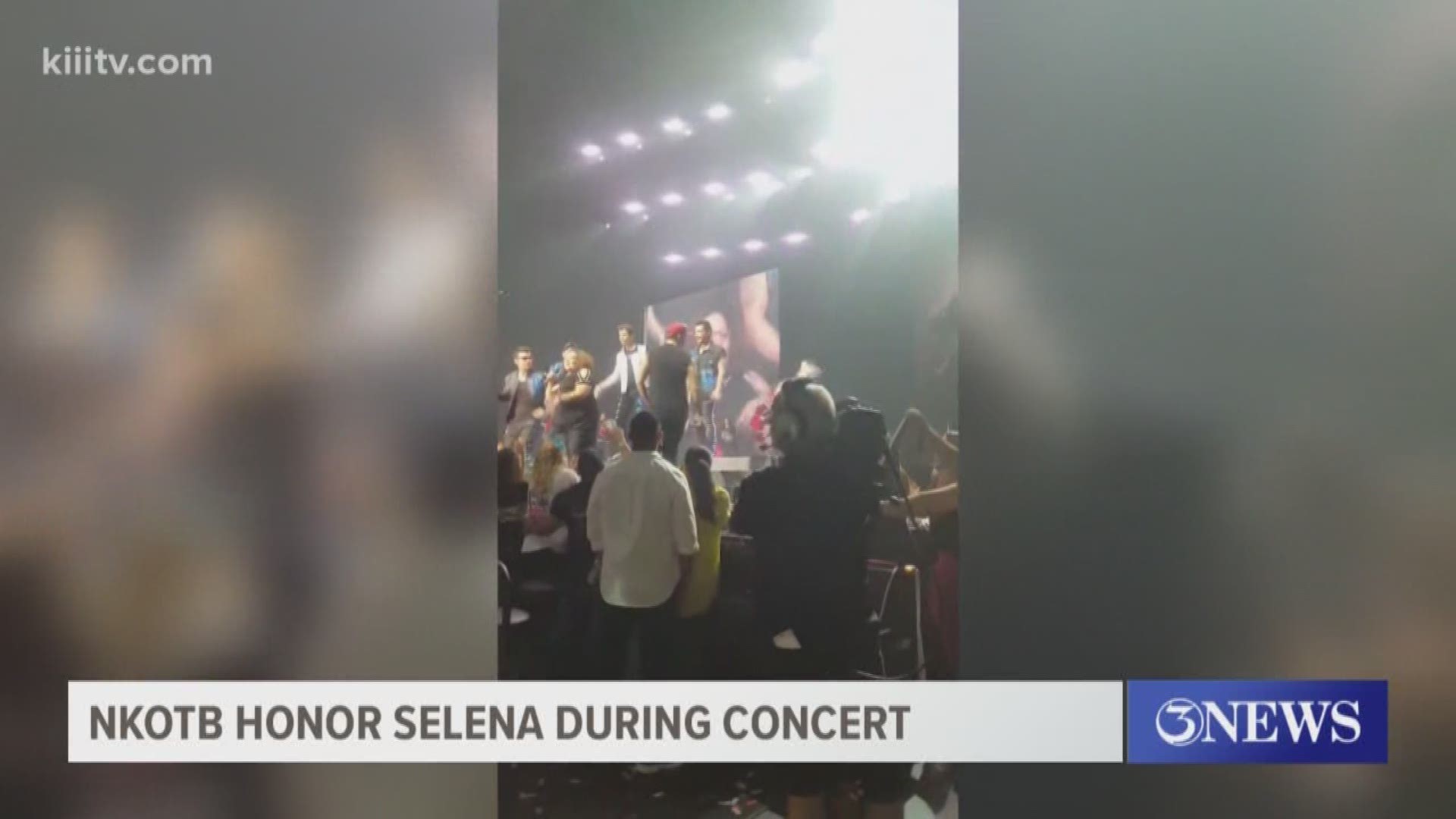 A lucky fan got to sing "Bidi Bidi Bom Bom" during a New Kids on the Block tribute to Selena Quintanilla.