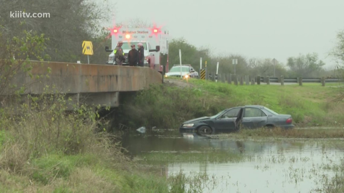 Driver runs stop sign, rolls vehicle into ditch near Robstown