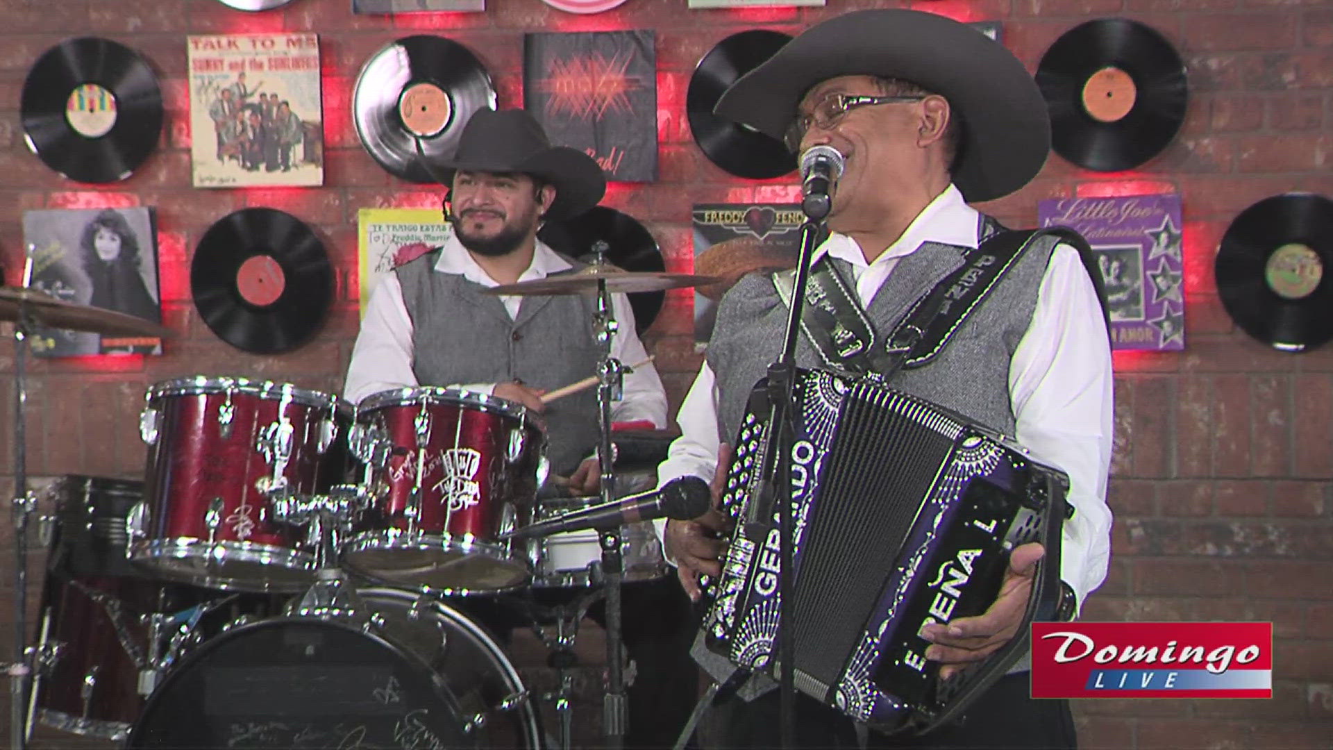 Los Arcos Hermanos Peña joined us on Domingo Live to perform their song "Borracho del Año."