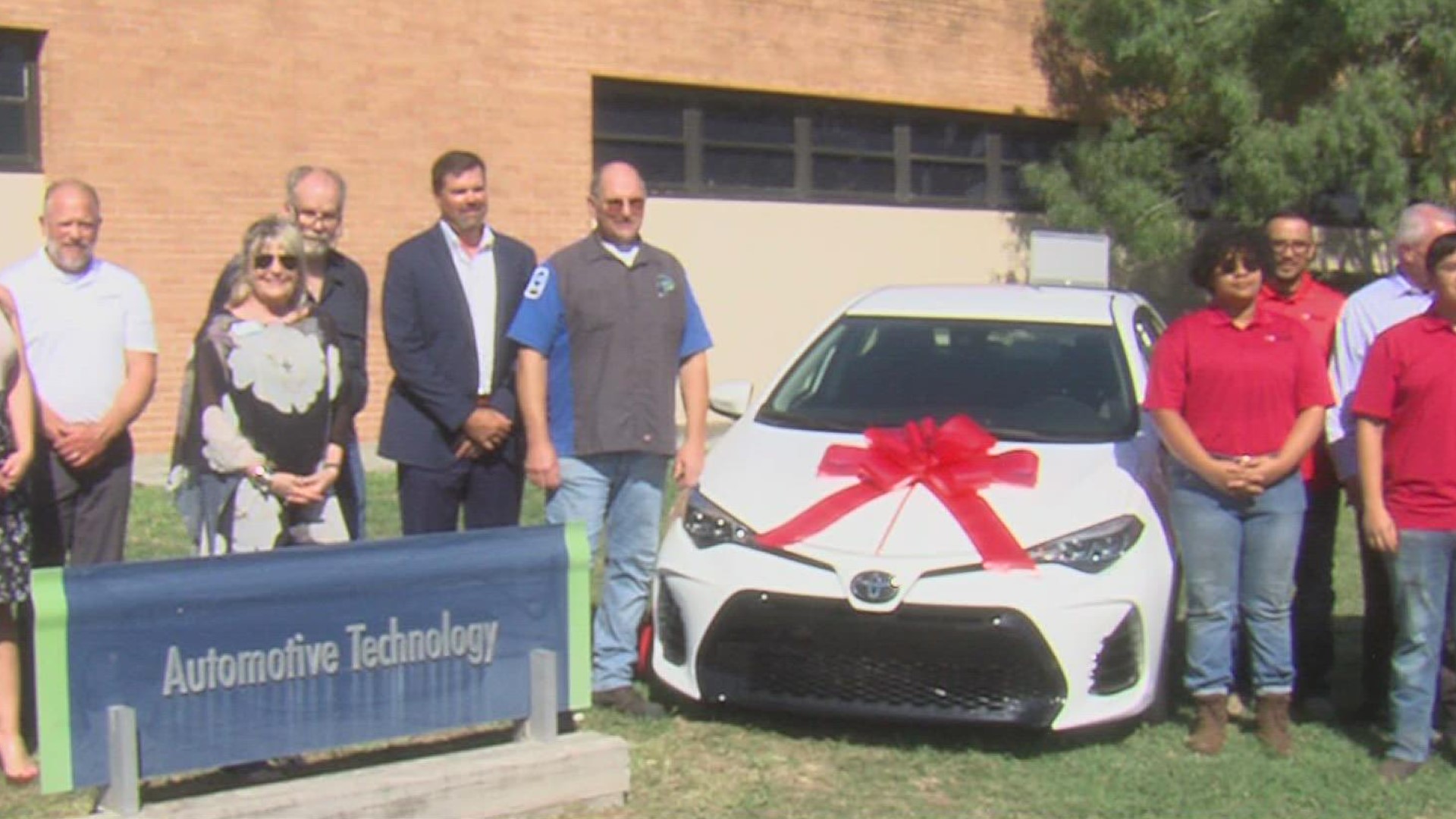 Toyota donates Corolla model to Del Mar's automotive technology program