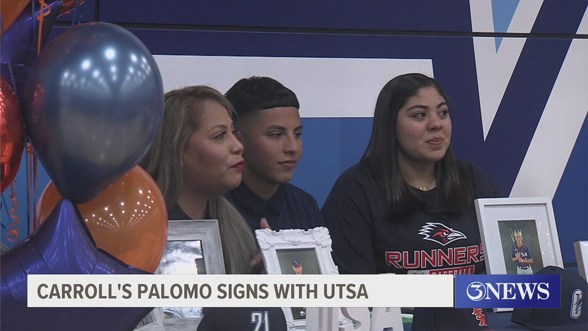 The 5'5" Palomo says he's been overcoming prejudices about his size for years and that made his signing Monday all the more special.