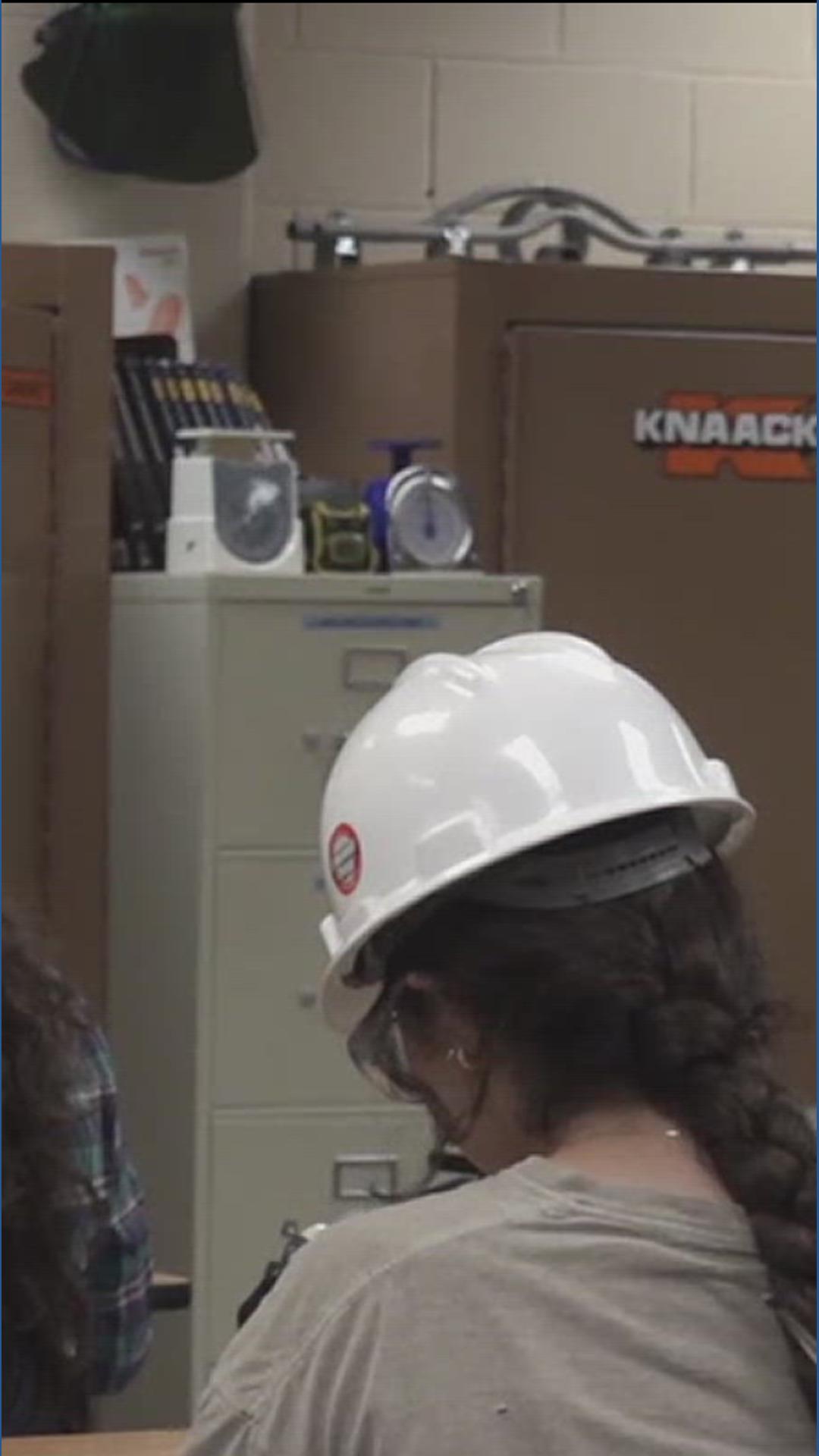 'Camp Build It' teaches high school girls about construction jobs ...