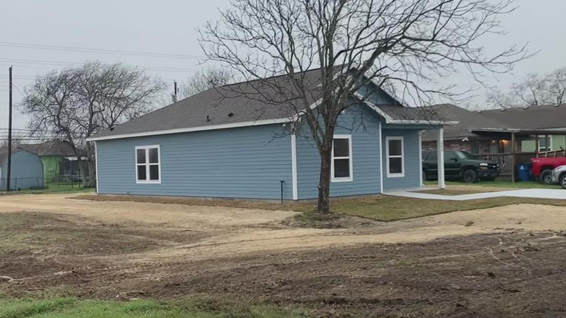 Coastal Bend family handed keys to rebuilt home - Vimarsana News