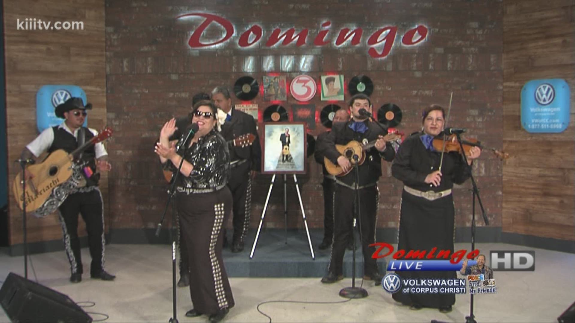 Los Mariachis CC performing "All About That Bass" on Domingo Live!